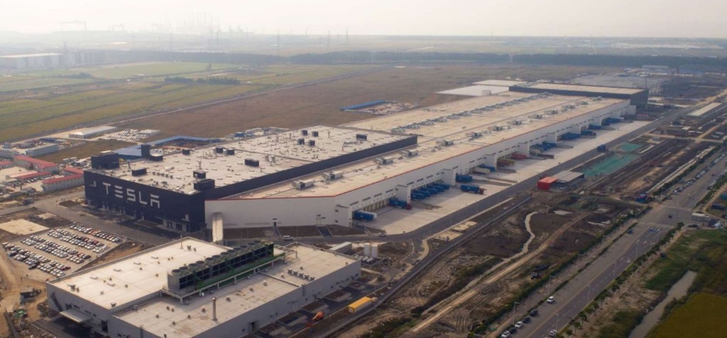 photo of Tesla is set to produce 4,000 electric cars per week in Shanghai next month, Model Y in Q1 2021 image