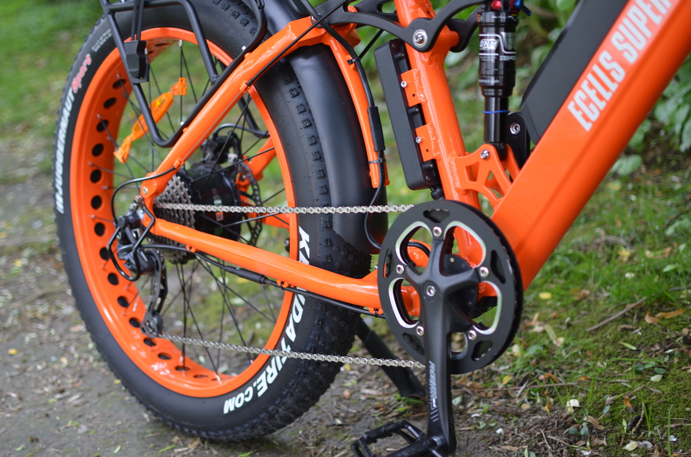 Super Monarch ebike hits 30 mph with 2 batteries, AWD, and full