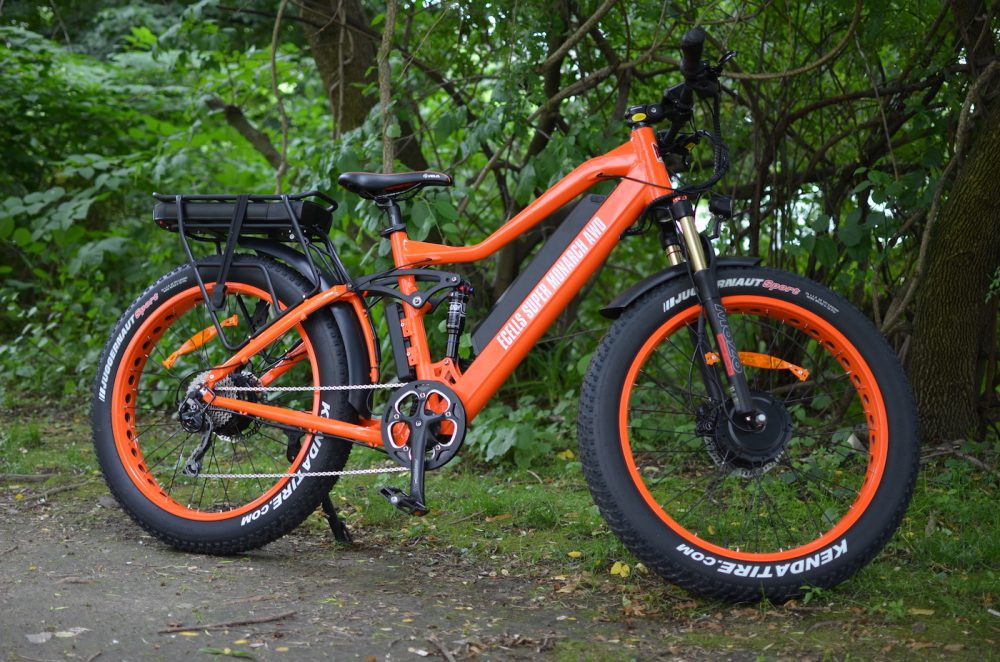Super Monarch e-bike hits 30 mph with 2 batteries, AWD, and full ...