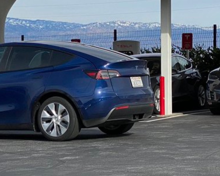 Tesla Model Y prototype spotted with tow hitch - Electrek