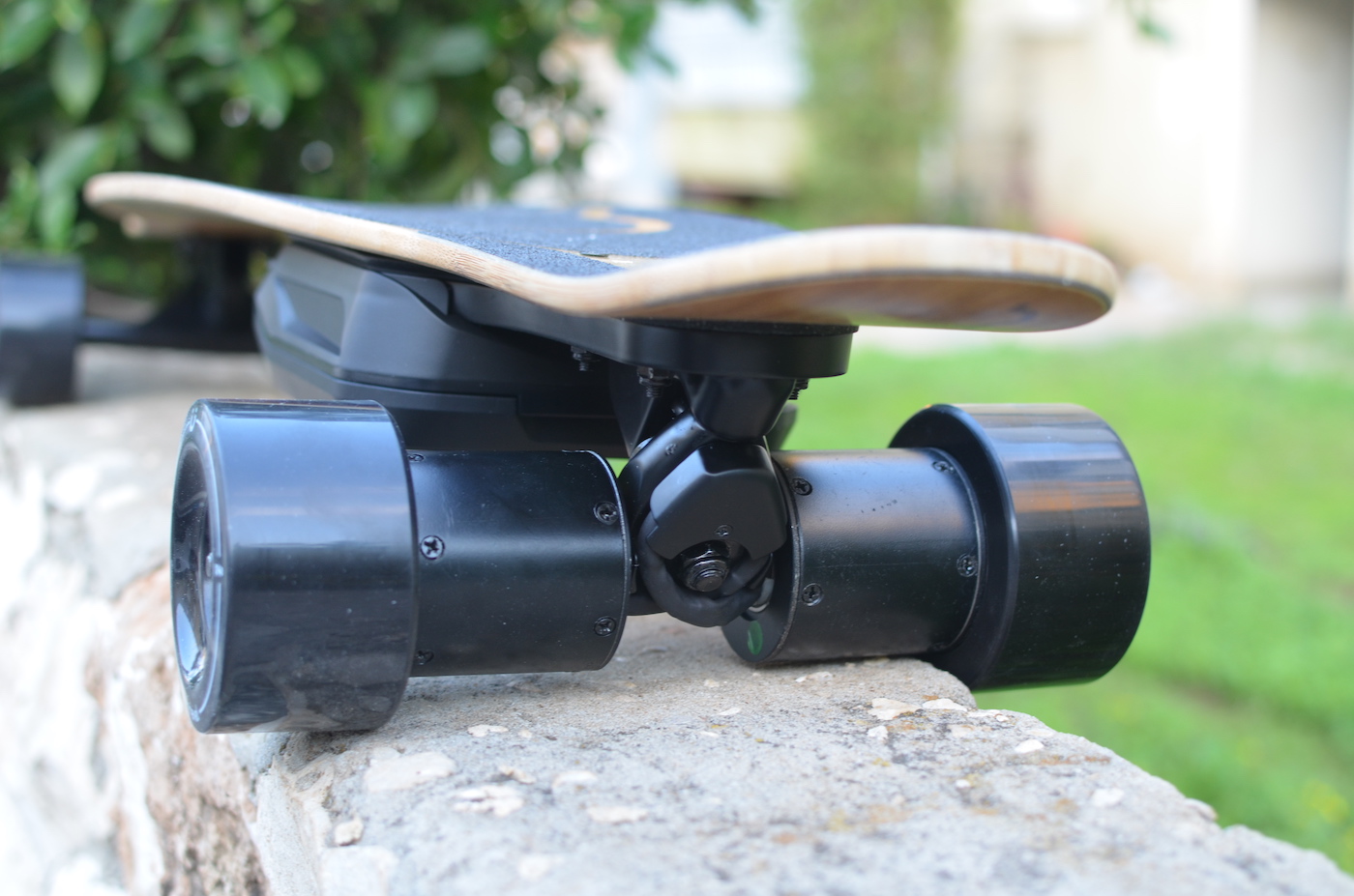 Review: Build a DIY electric skateboard in 5 minutes with Revel kit ...