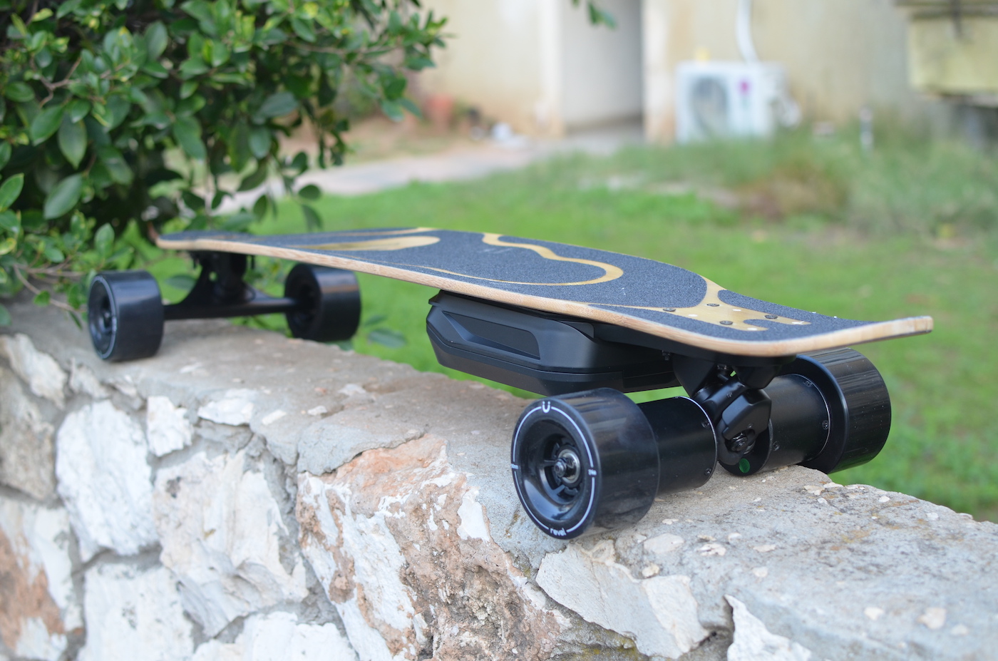 Review: Build a DIY electric skateboard in 5 minutes with Revel kit ...