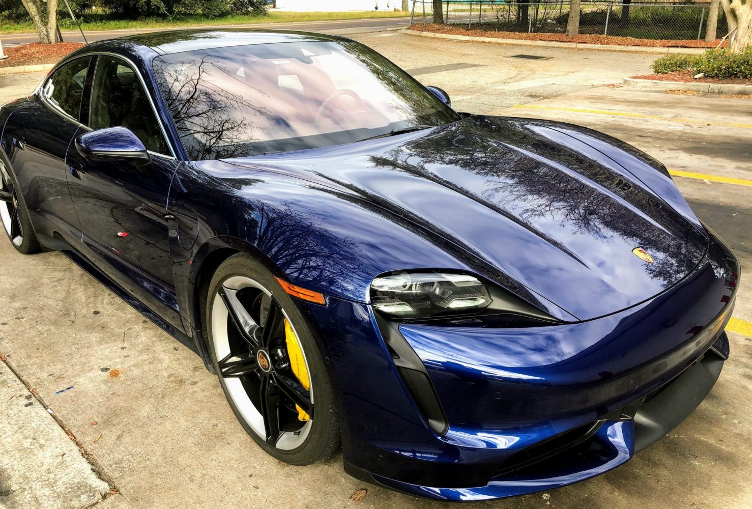 https://electrek.co/wp-content/uploads/sites/3/2020/02/Porsche-Taycan-Turbo-Blue.jpg?quality=82&strip=all&w=1478