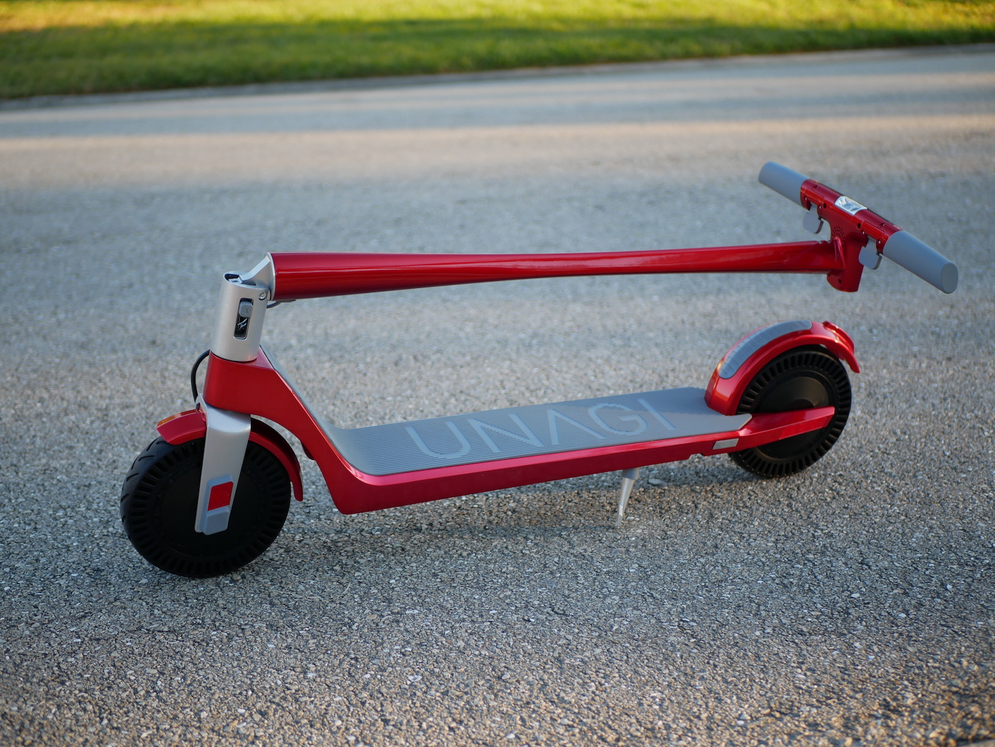 Unagi E500 electric scooter handson review A sexy scooter that performs!