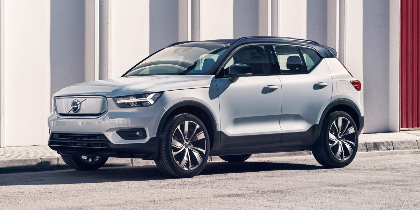 Volvo XC40 Electric starts $20,000 more expensive than gasoline-powered  version