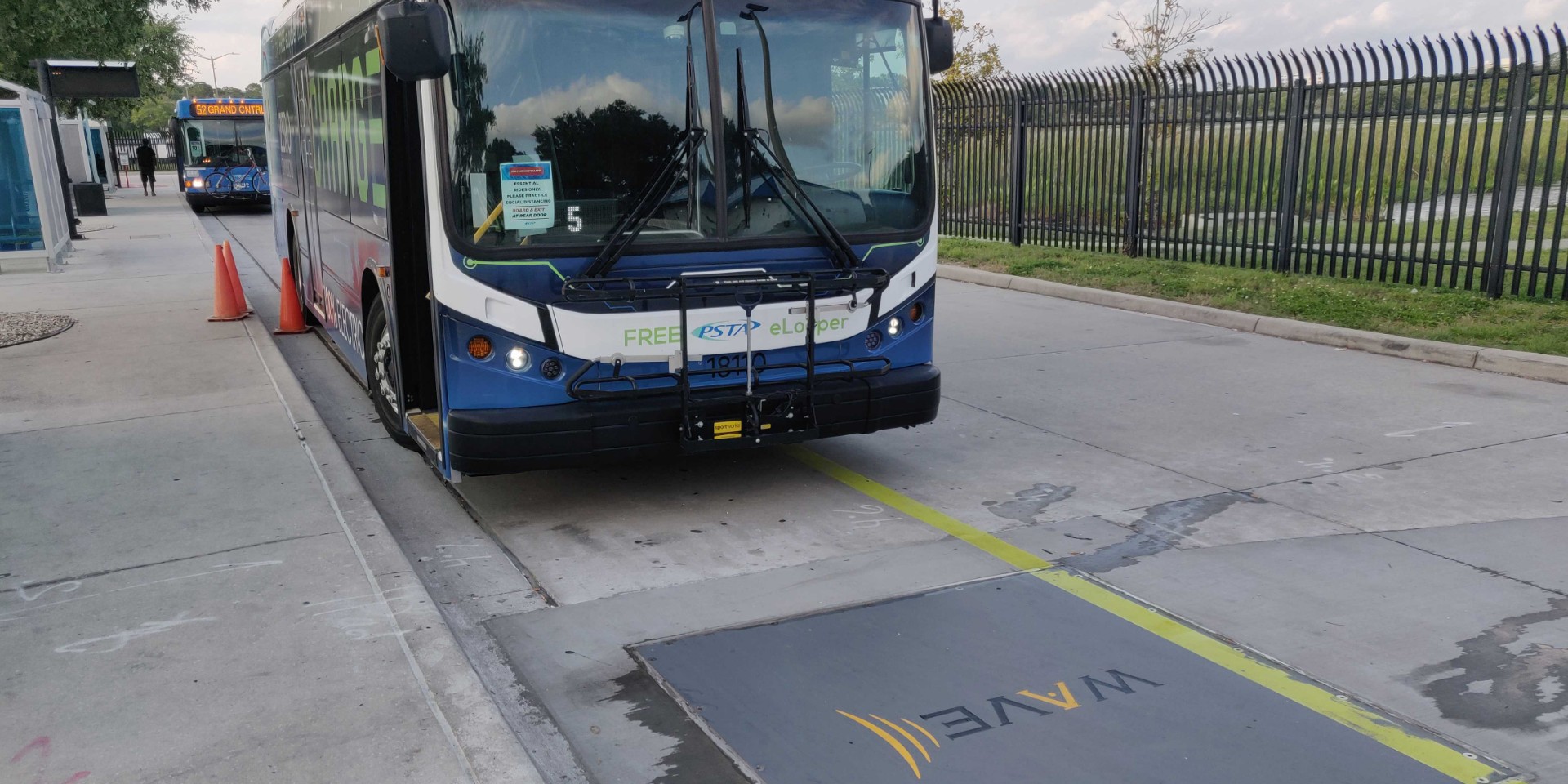 Deepwater spill pays for inductive wireless charging bus station - Electrek