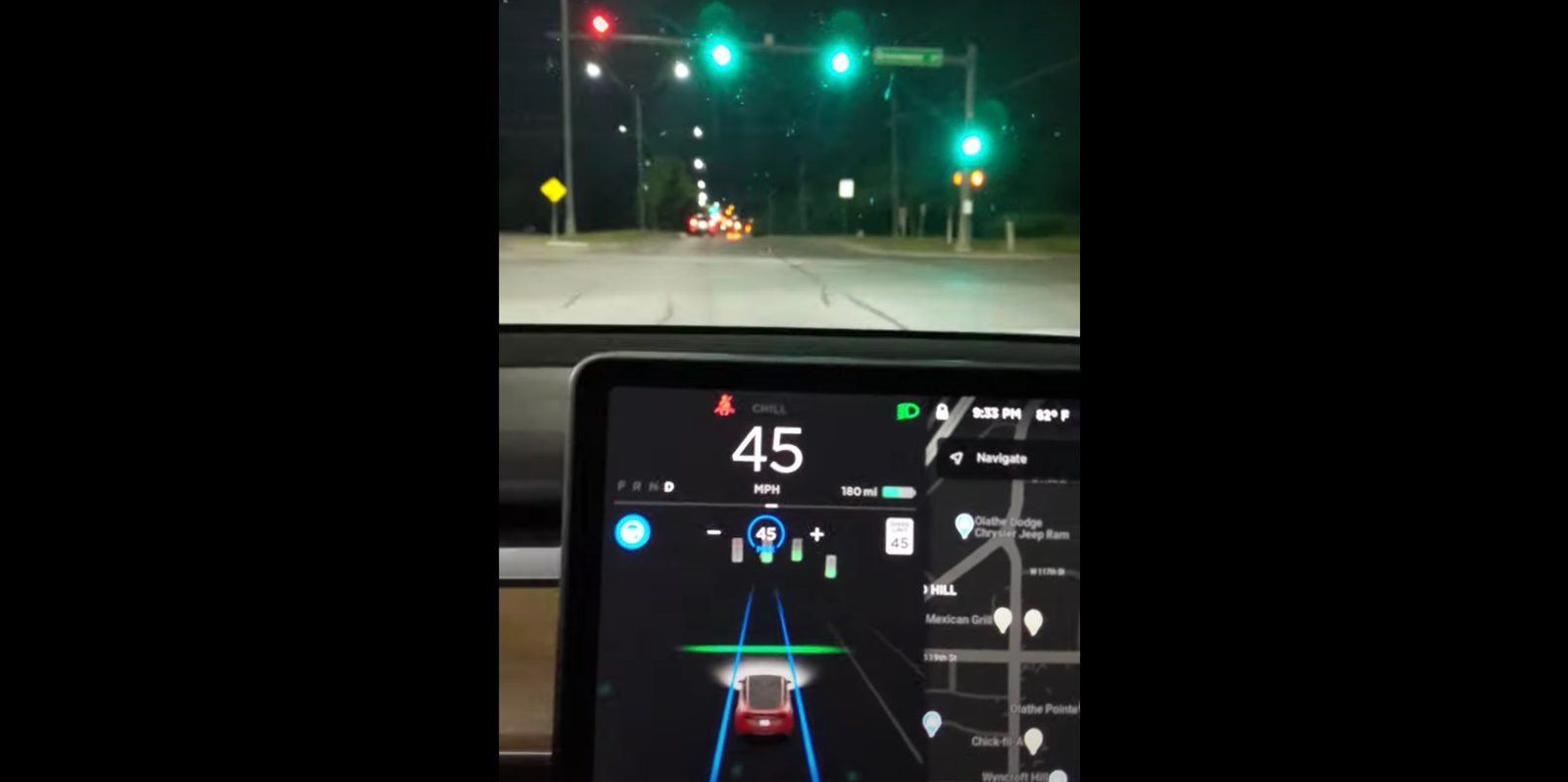 Watch Tesla Autopilot drive through green light 'knowingly' for the first time Electrek