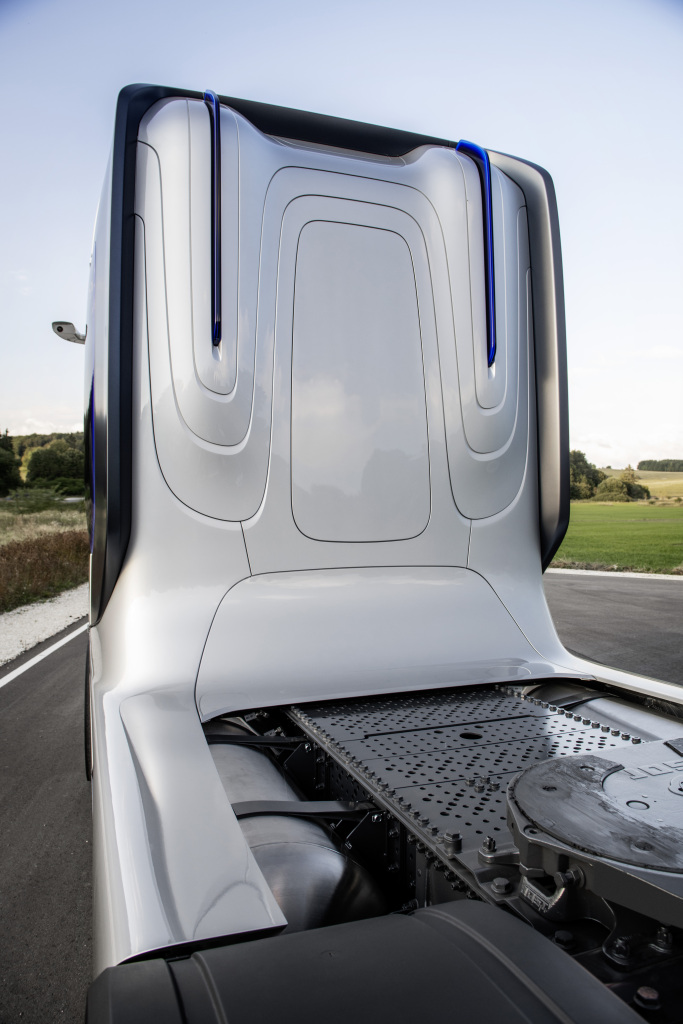 Mercedes-Benz Unveils EActros LongHaul Electric Truck And Concept Fuel ...