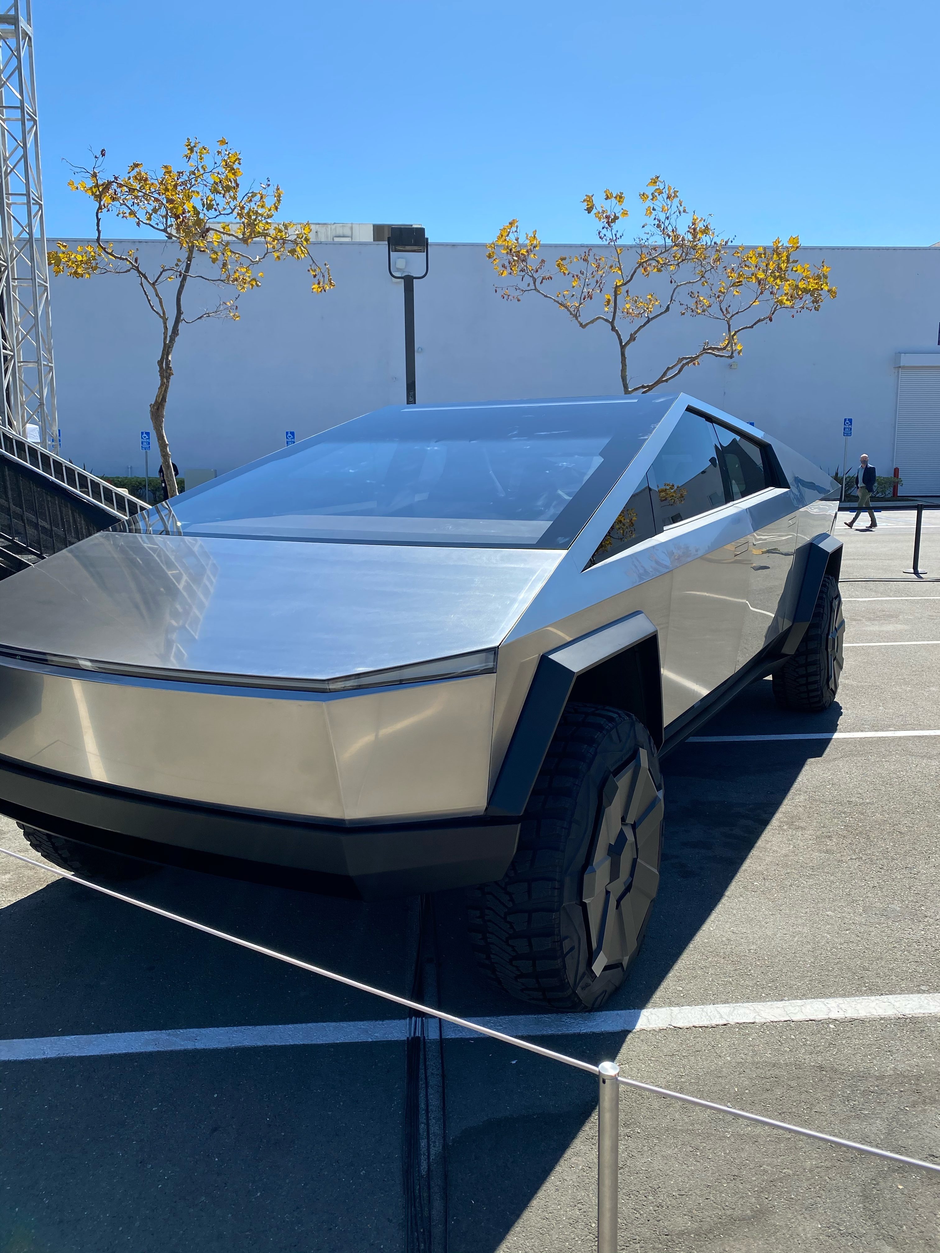 Tesla brings Roadster, Cybertruck prototypes and more to Battery Day ...