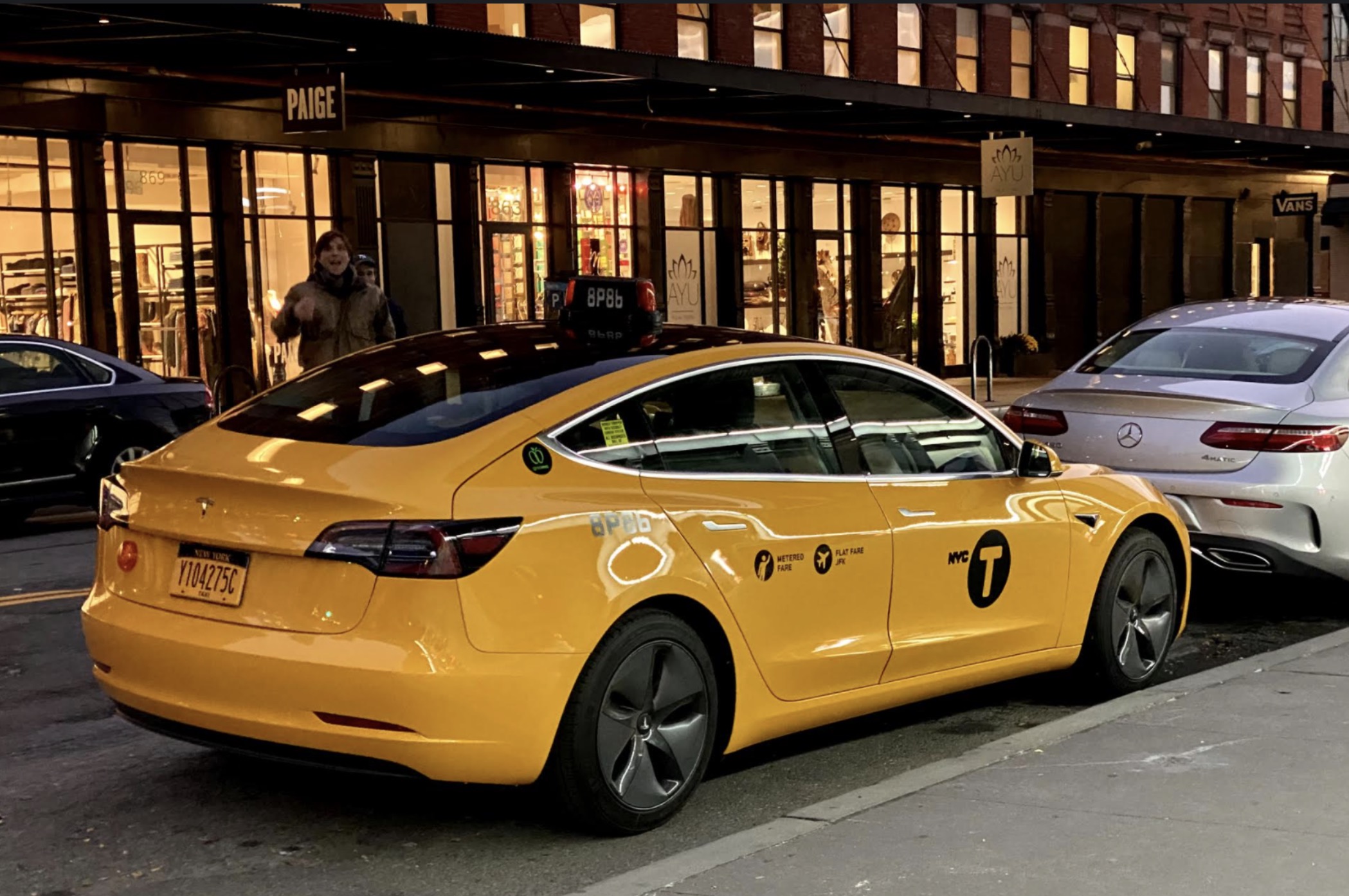 Tesla-Model-3-Yellow-cab-official-taxi.j