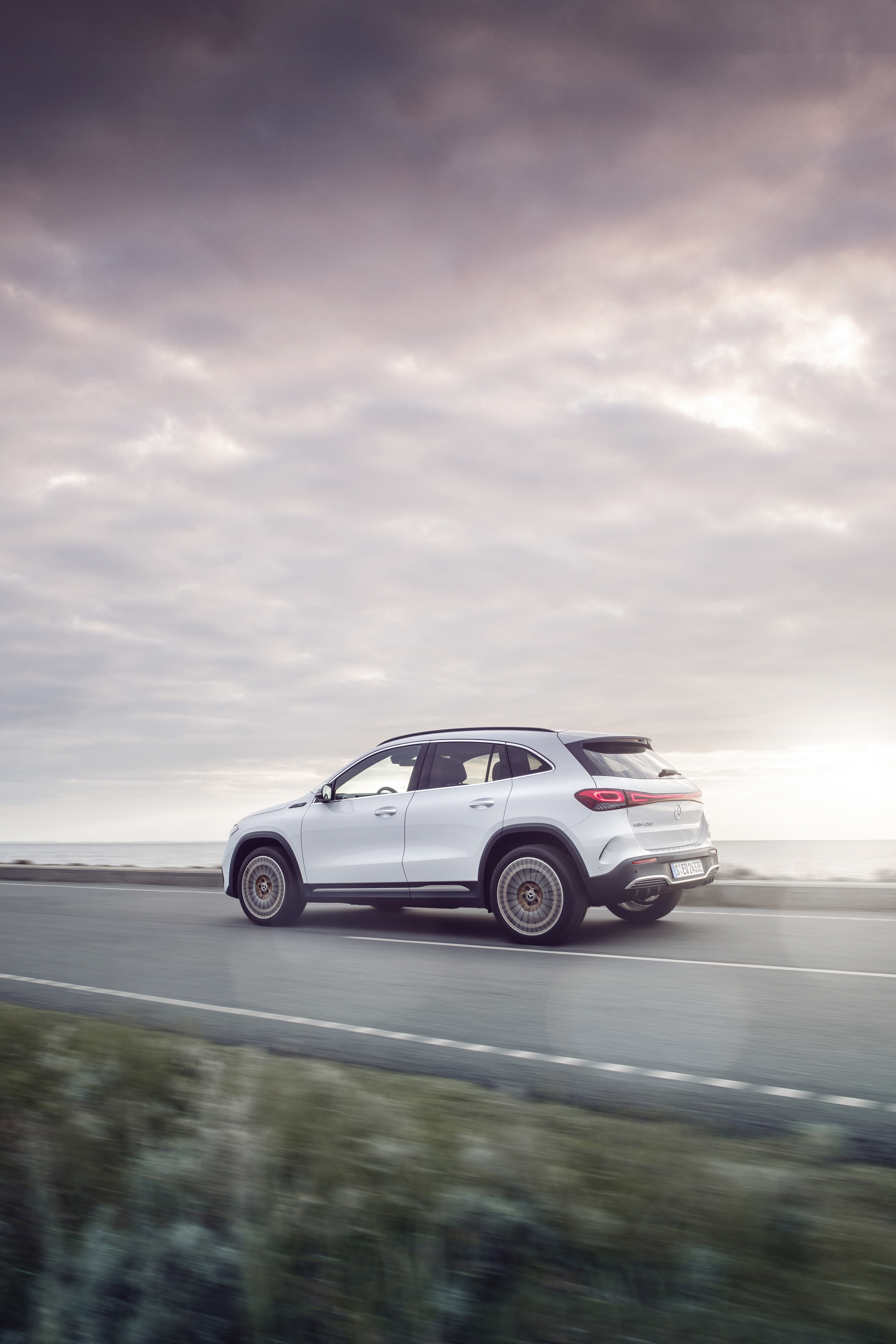 best 7 seater suv on Mercedes Benz Unveils Eqa Electric Suv With 265 Miles Of Range And 46 000 Price Electrek