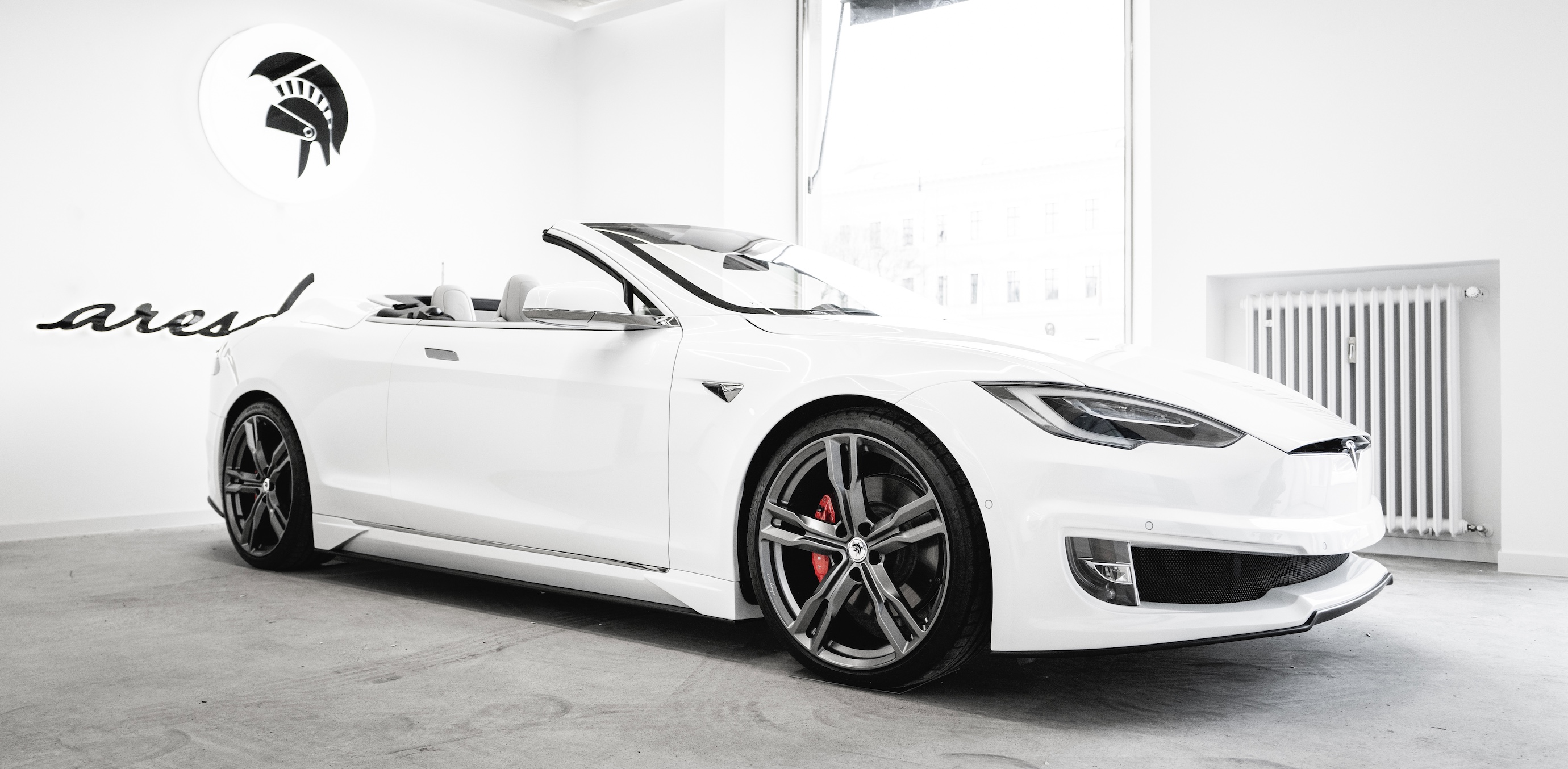 Verdorren Zuigeling Een centrale tool die een belangrijke rol speelt Tesla Model S is turned into 2-door convertible and actually looks good -  Electrek