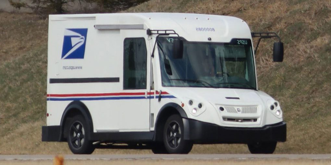 Postmaster General commits to only 10% of new USPS fleet going fully- electric - Electrek