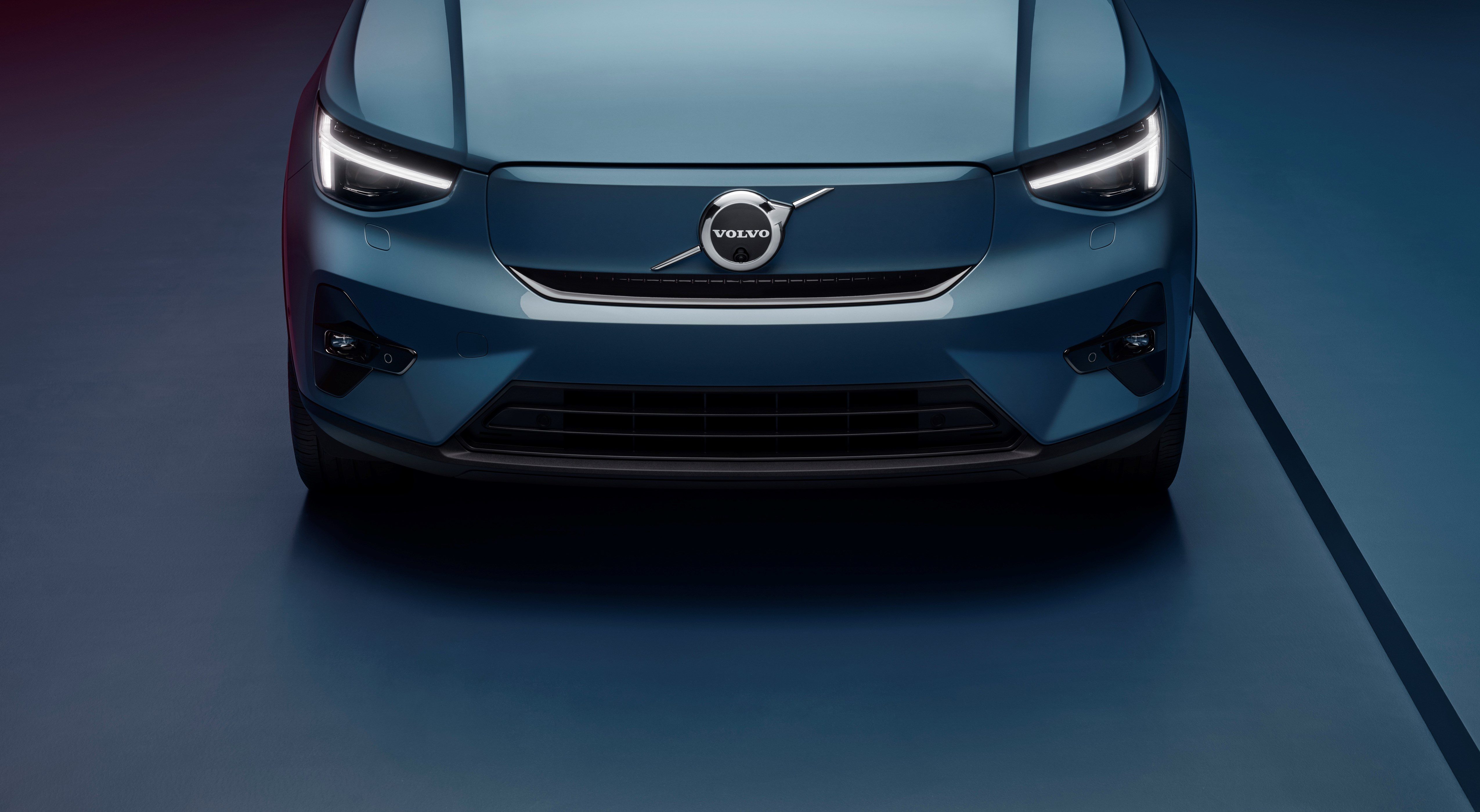 Volvo unveils C40 Recharge electric SUV with over 200 miles of range ...
