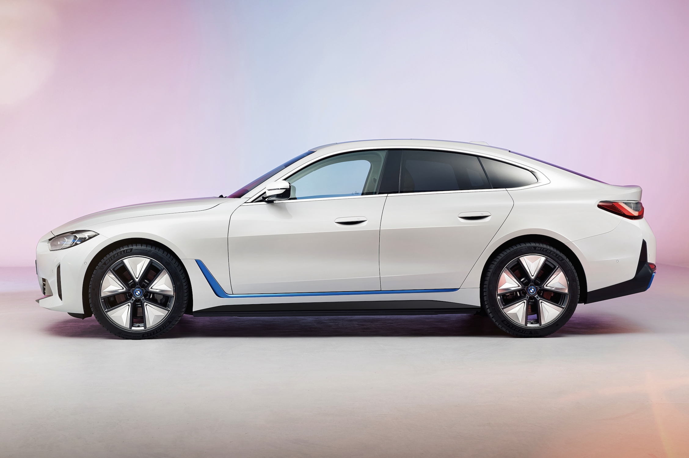 BMW unveils i4 electric sedan with 300 miles of range | Electrek