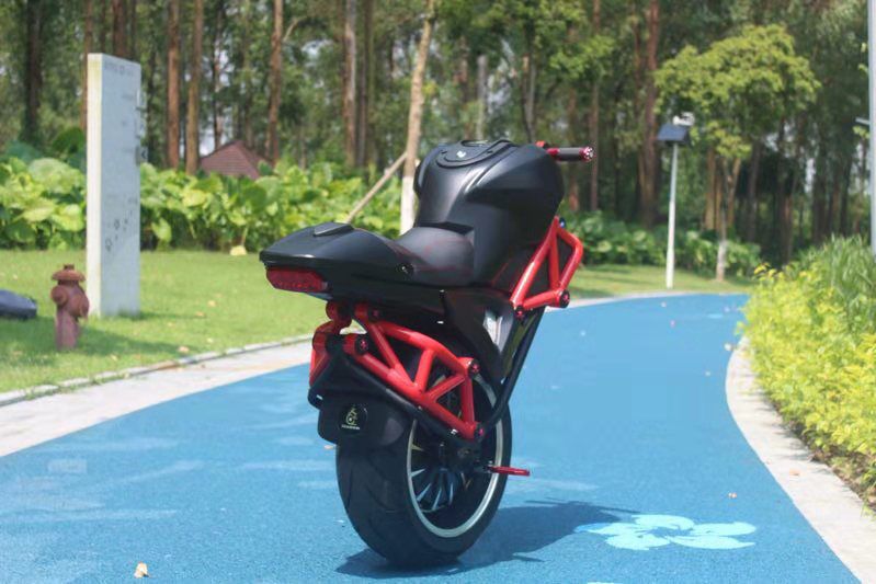 Gas powered outlet one wheel motorcycle