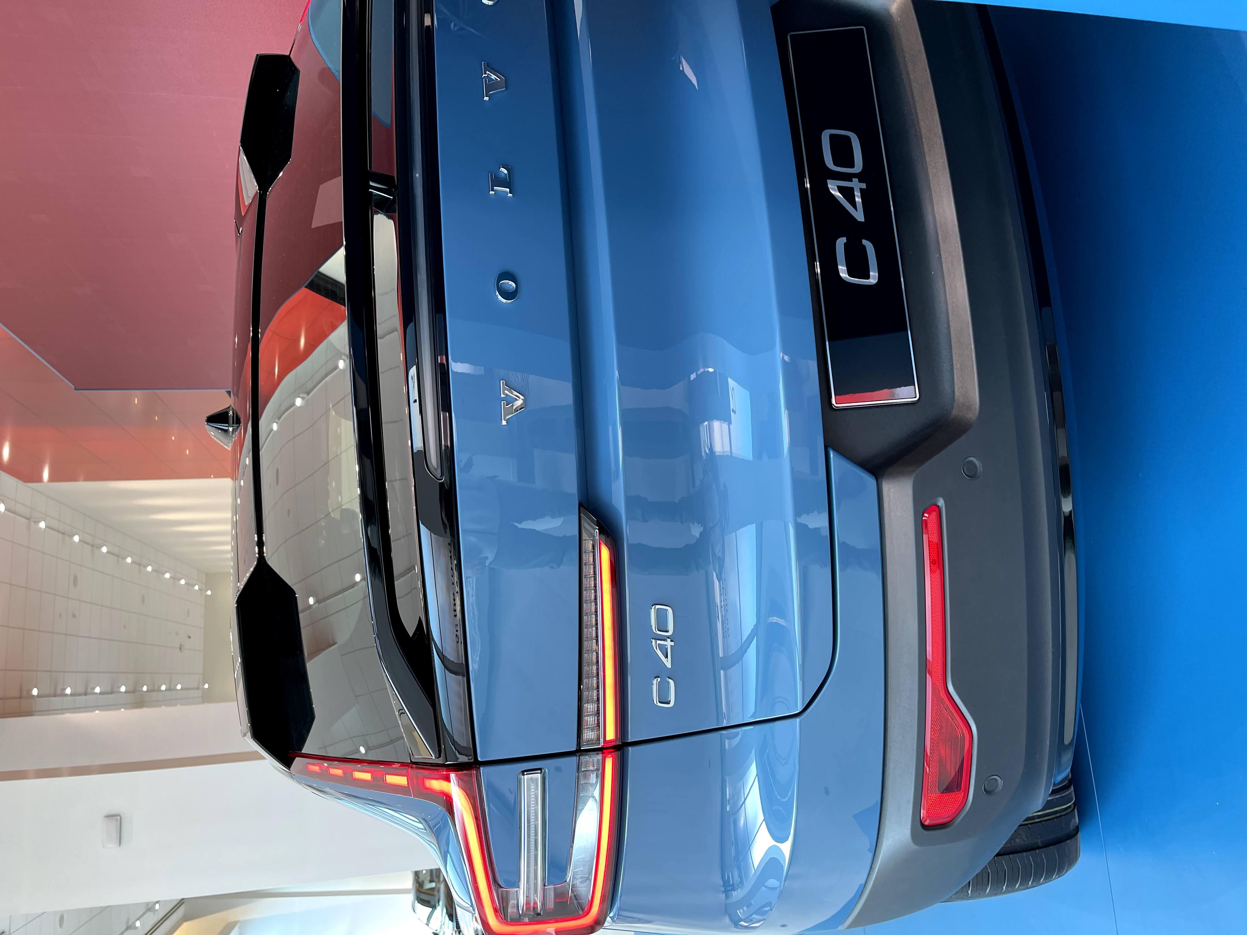 First Look At 2022 Volvo C40 Recharge EV: Will You Miss The X? | Electrek