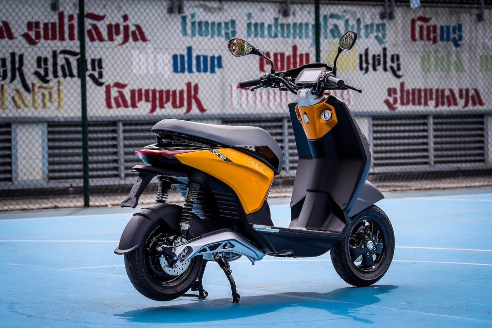 over electric Vespa! has unveiled a second electric scooter