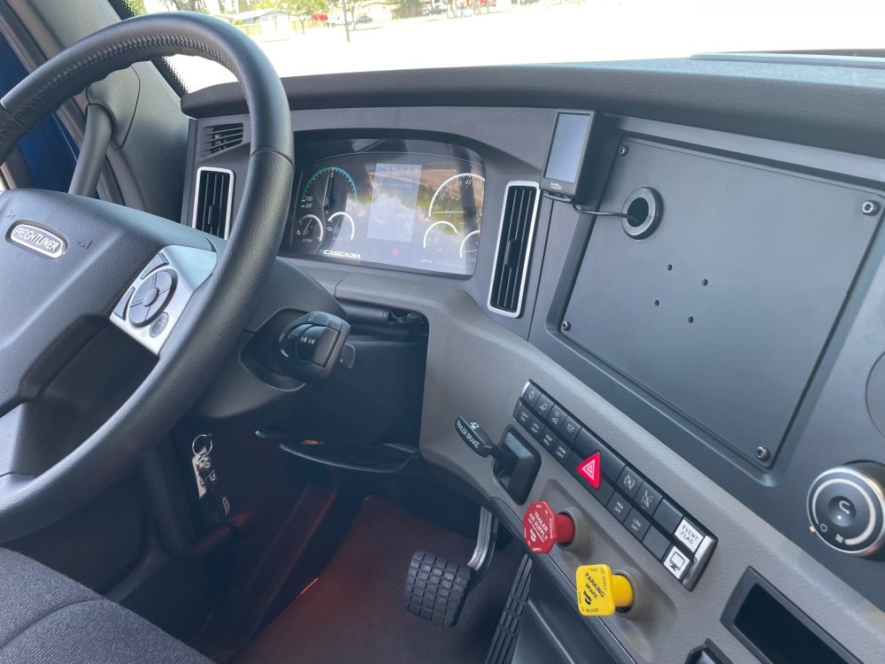 daimler freightliner ecascadia interior