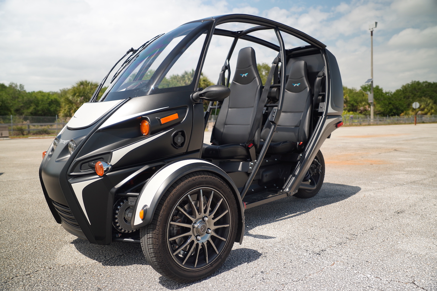 Test ride Arcimoto 3wheeled electric vehicles, cranking fun to the max!