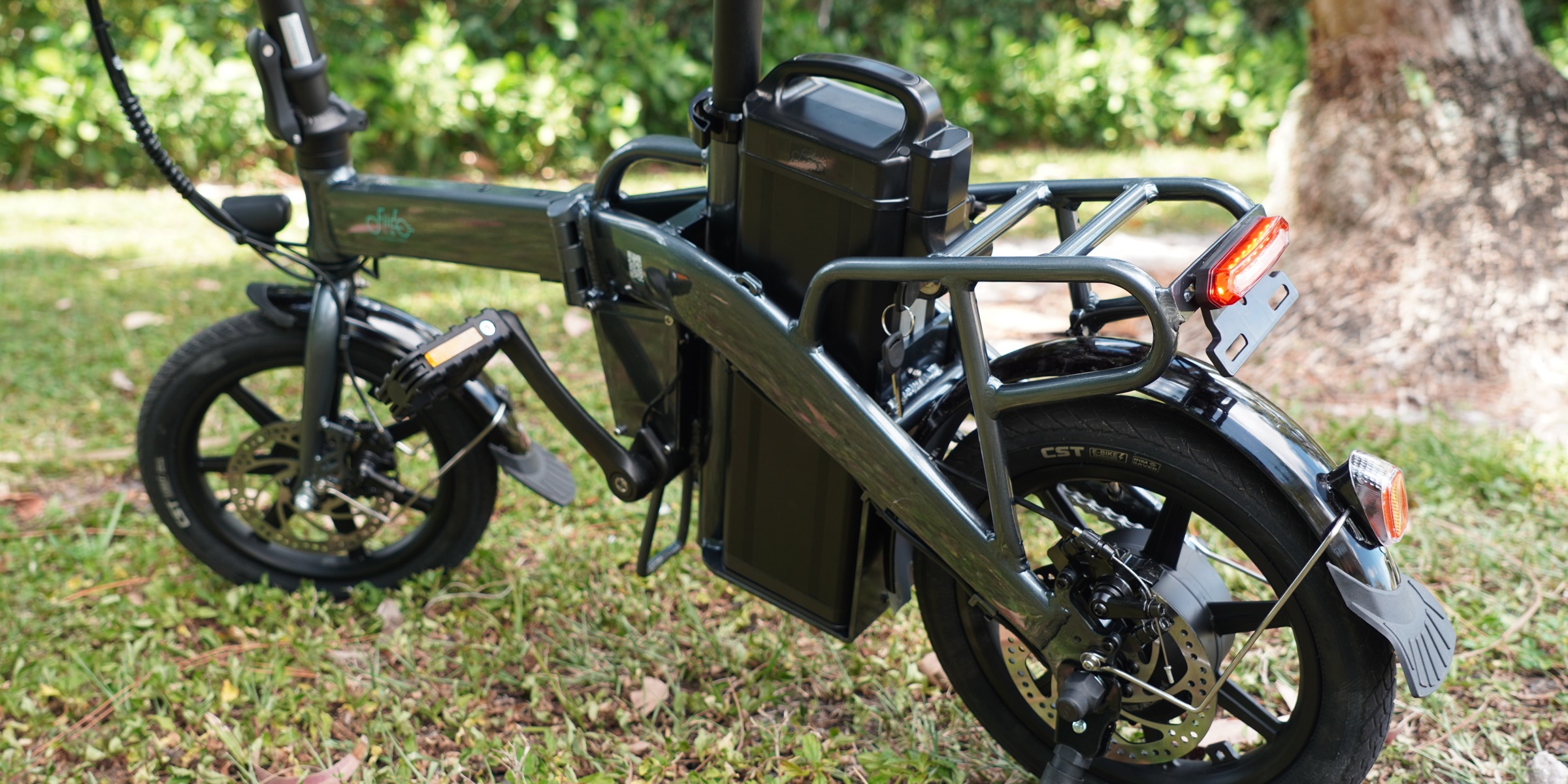Fiido L3 e-bike review A small folding e-bike with a GIANT battery for days