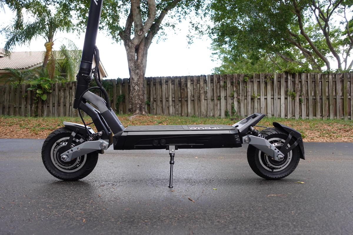 Apollo Phantom review: 40 MPH electric scooter redesigned ...