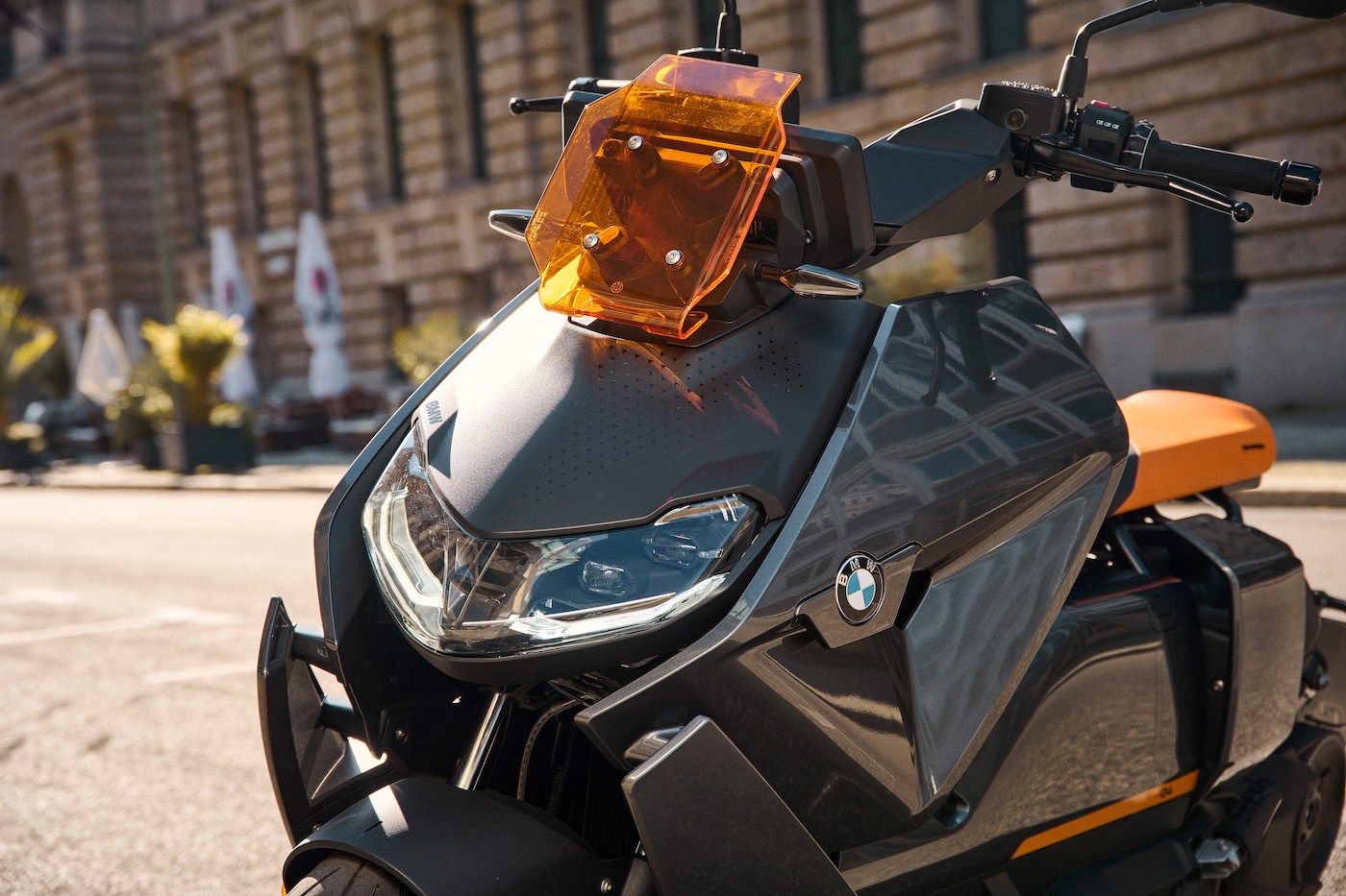 BMW unveils its crazy, futuristic 75 mph electric scooter | Electrek