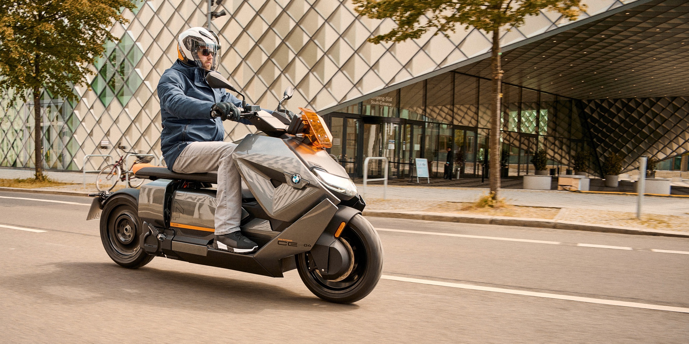 У BMW снова есть электрический скутер: Sharp 2022 CE 04