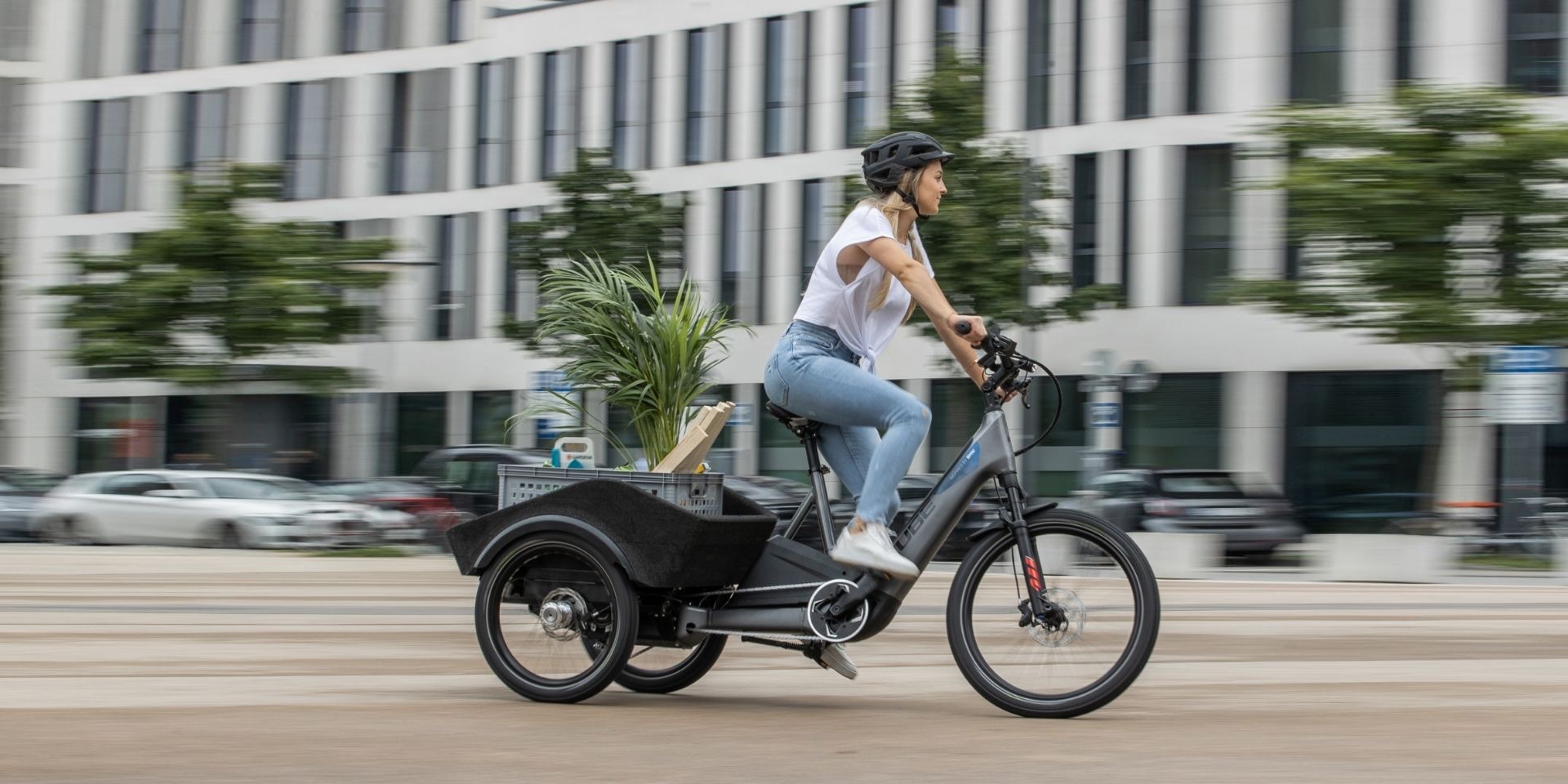 BMWs tilting electric cargo bike appears to be headed for production
