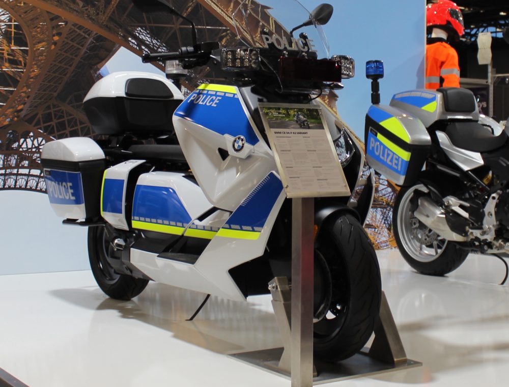 vigtig stress balance BMW unveils police version of its 75 mph futuristic electric scooter