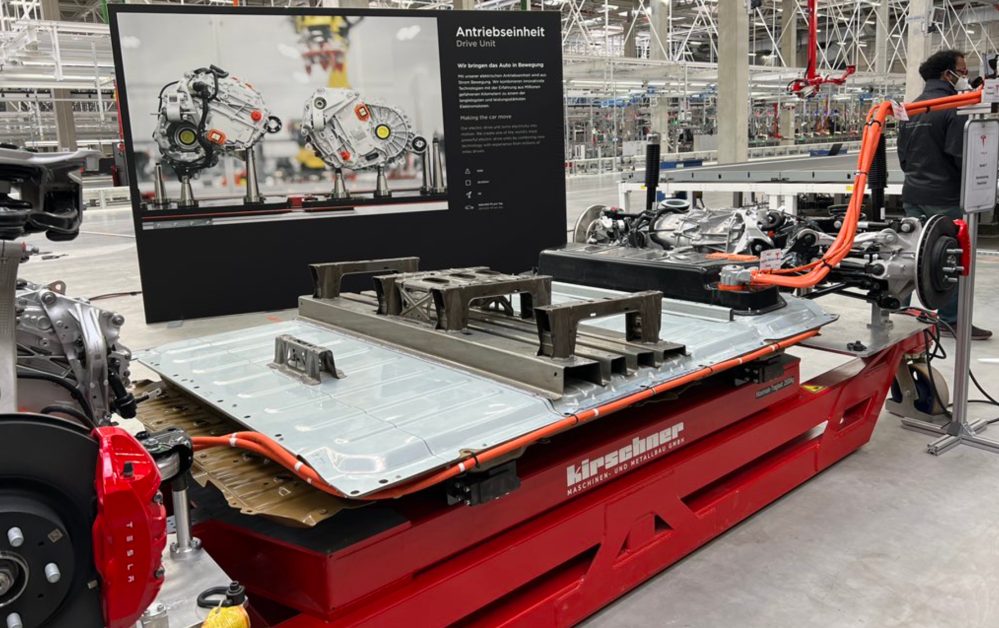 Tesla unveils new structural battery pack with 4680 cells in Gigafactory  Berlin tour