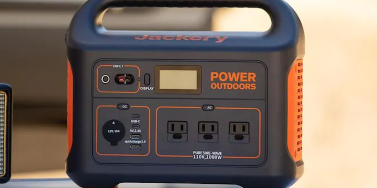 Jackery Explorer 880 Portable Power Station 