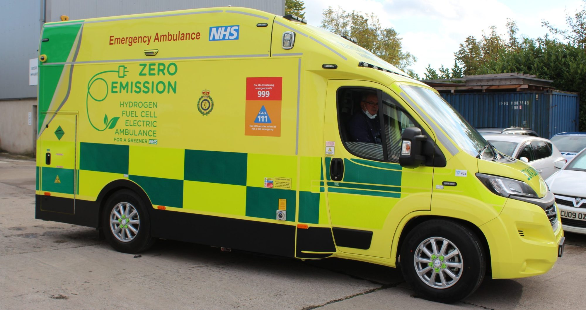 UKu0027s NHS unveils new hydrogen-electric ambulances at COP26 - Electrek