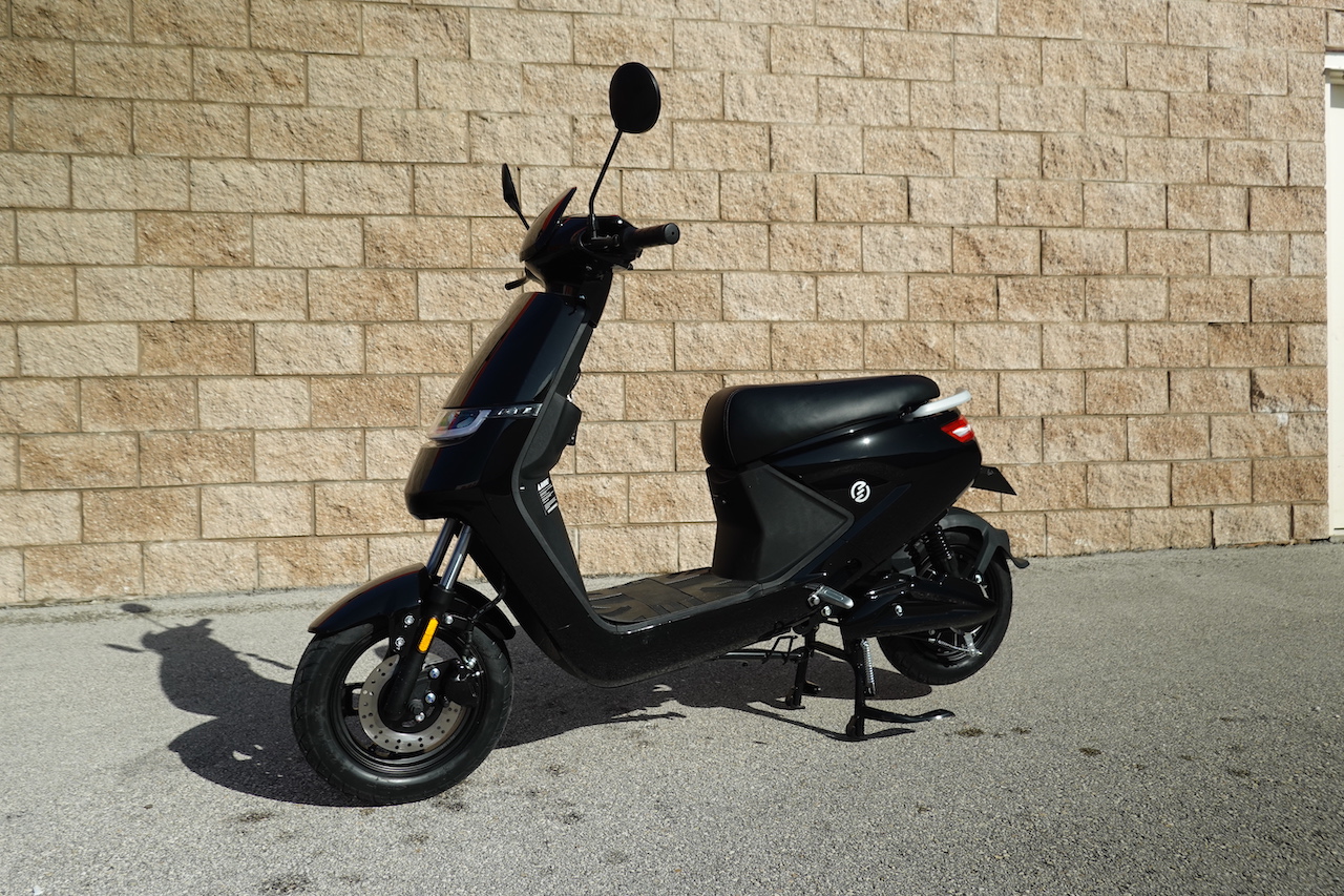 SWFT Maxx electric moped review Low cost scooters never felt this good!