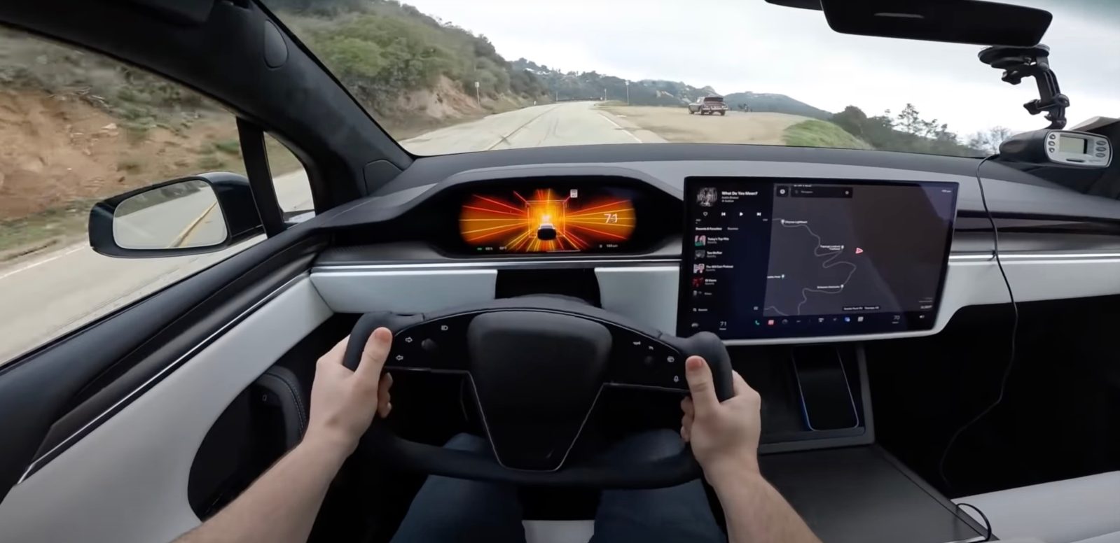 photo of Watch Tesla Model X Plaid do 0-60 mph launch in 2.3 seconds – faster than advertised image