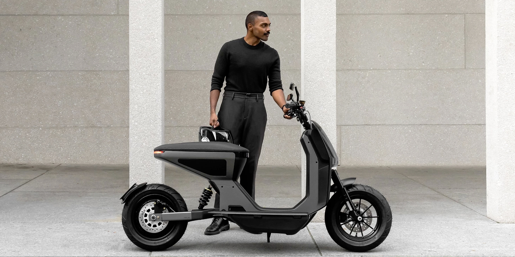 62 electric scooter with distinctive new design