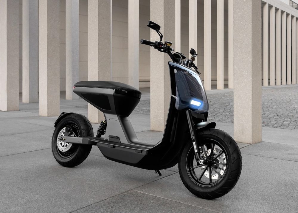 62 electric scooter with distinctive new design