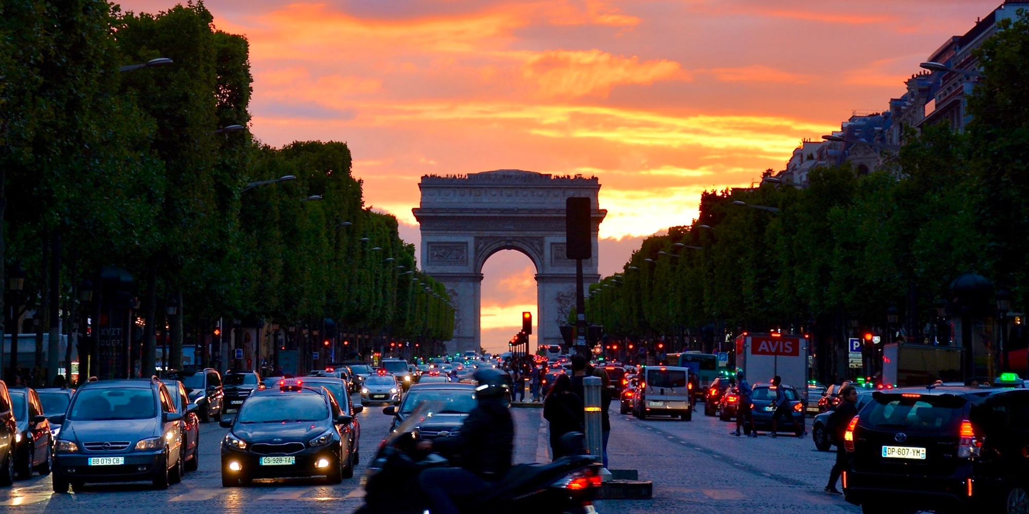 Paris to ban cars from city in 2024 opting instead for bikes