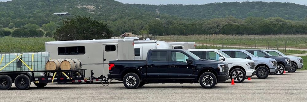 Ford F-150 Lightning towing