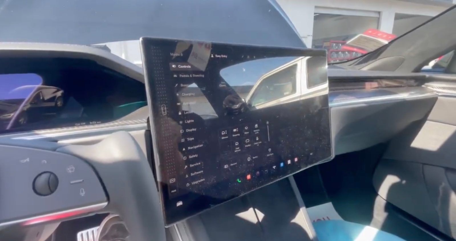 Tesla Model S swivel center screen