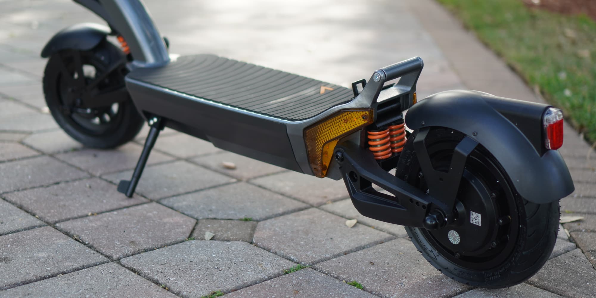 Apollo City 2022 Electric Scooter Review: High Speed, High Power, No Flats