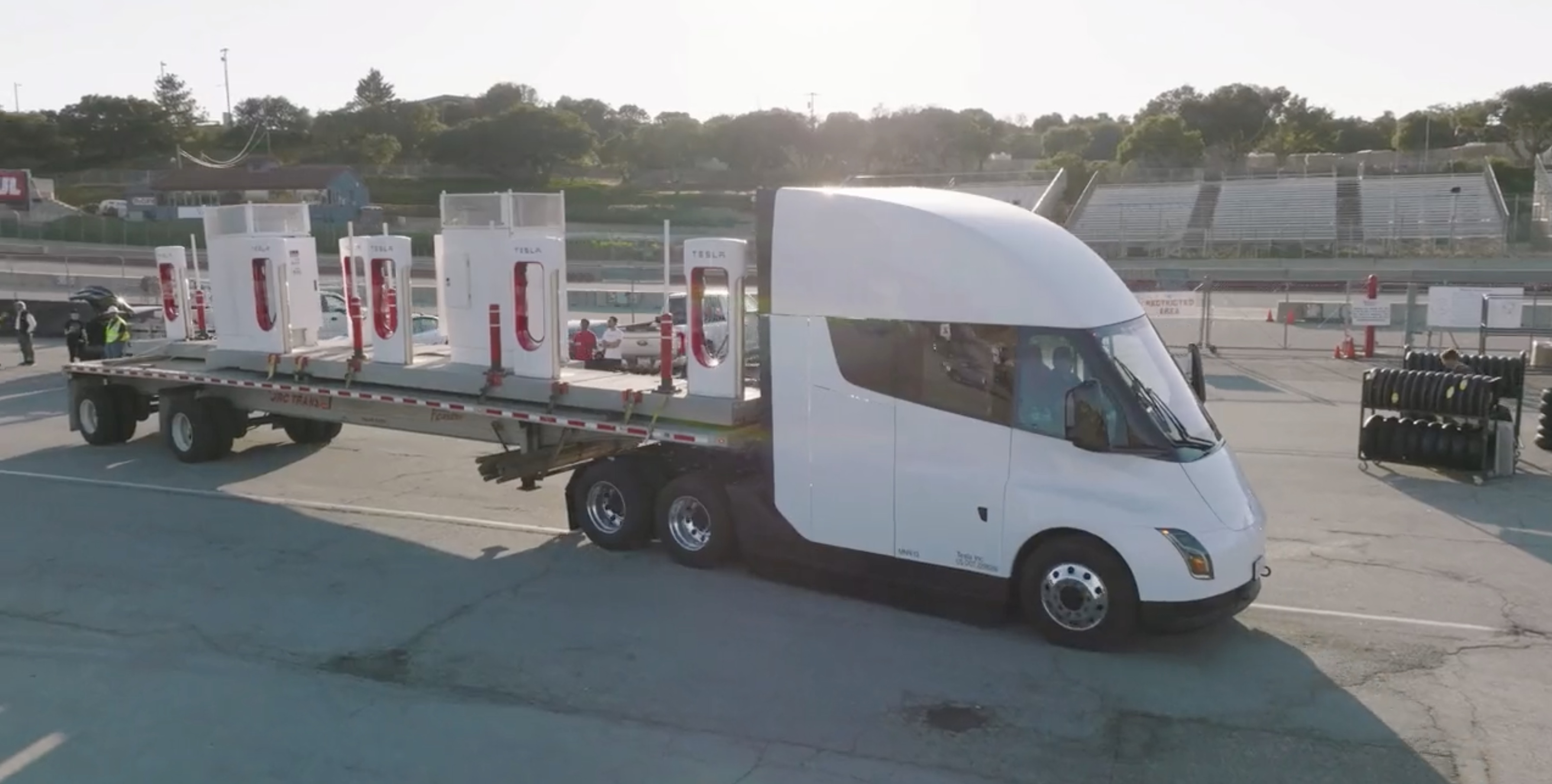 Tesla store semi charging