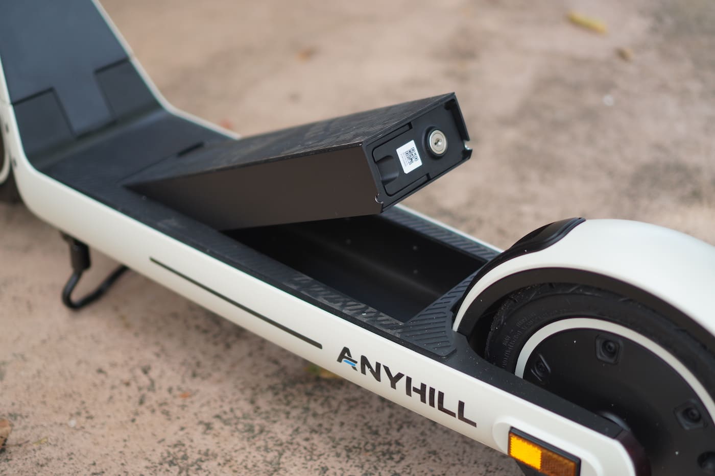 anyhill-um2-electric-scooter-review-10.jpg?quality=82&strip=all