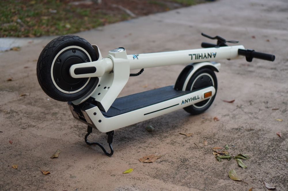 anyhill-um2-electric-scooter-review-15.jpg?quality=82&strip=all&w=1000