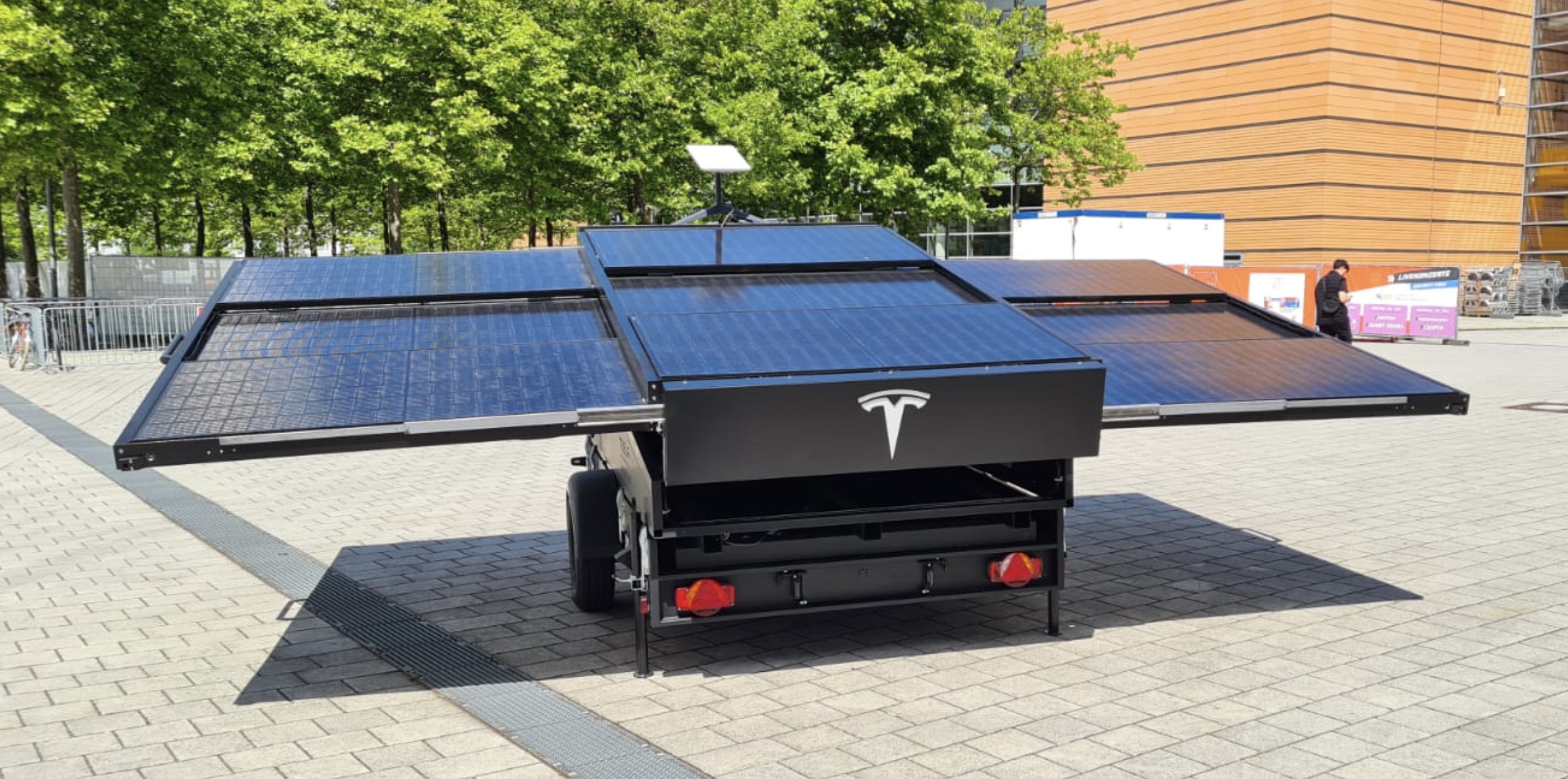 Tesla solar store charging station