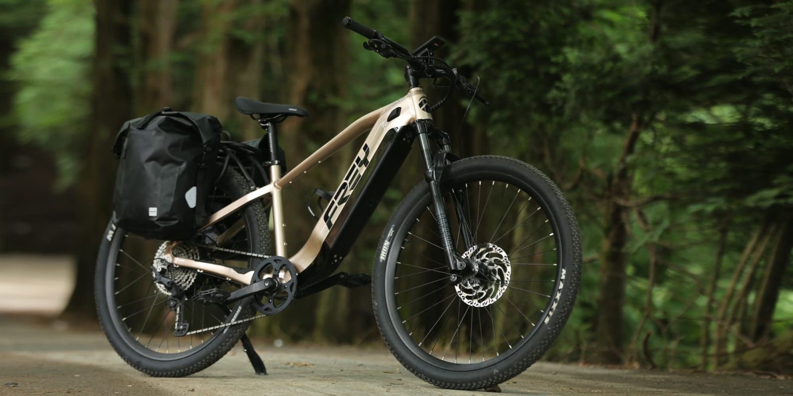 FREY Runner touring electric bike unveiled: huge battery and hub motor