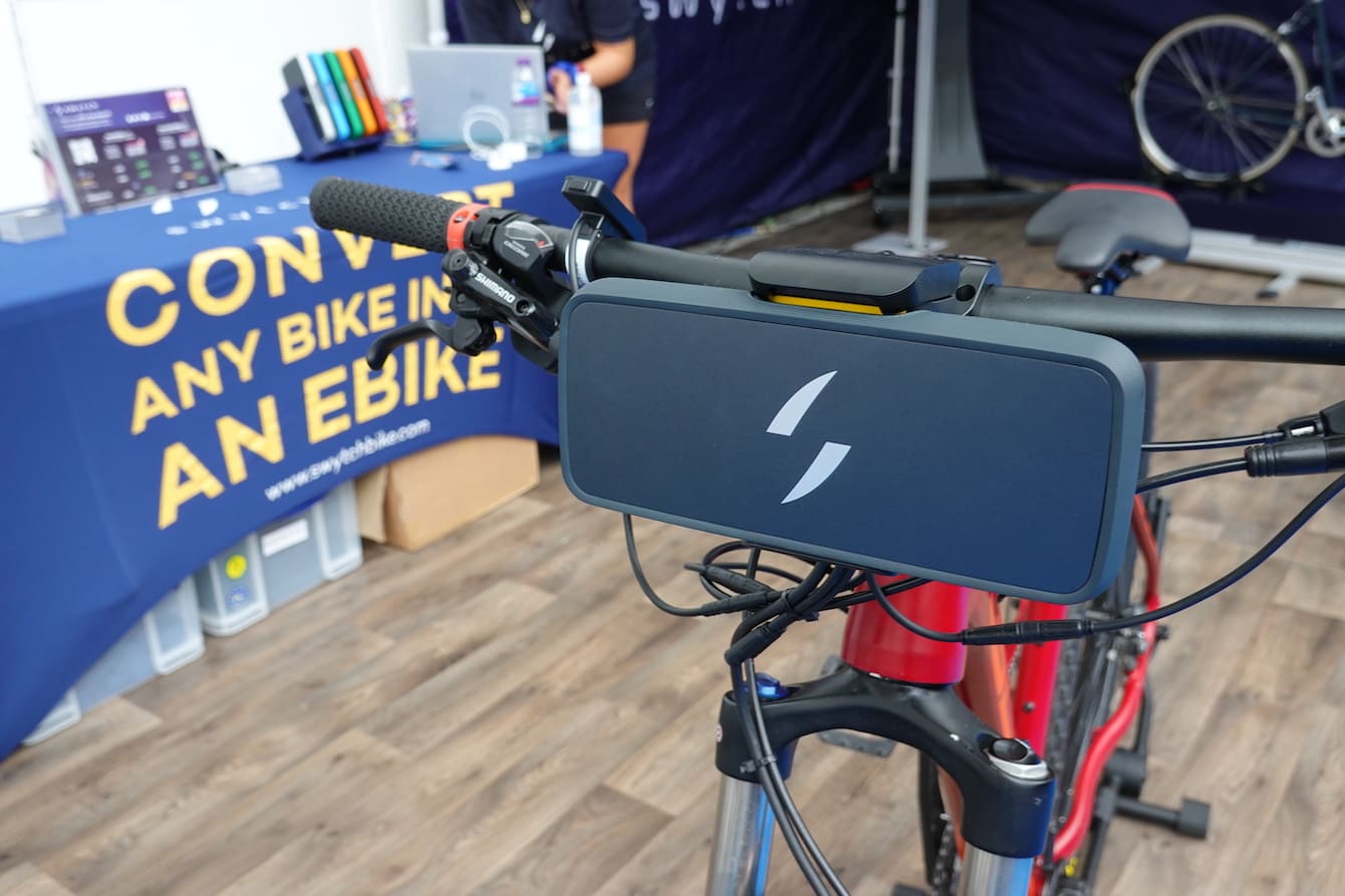 Swytch electric bike conversion kit's new battery is pocket sized!