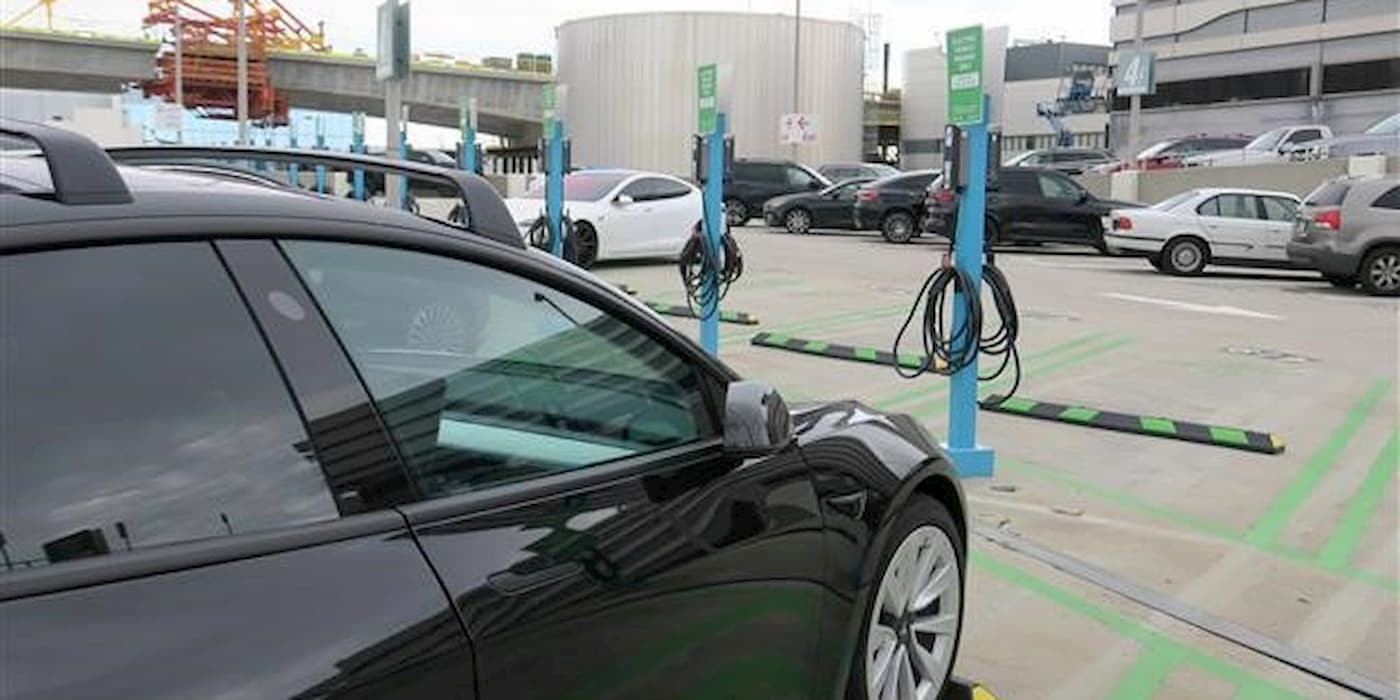 LAX adds 1300 EV chargers in new revamp