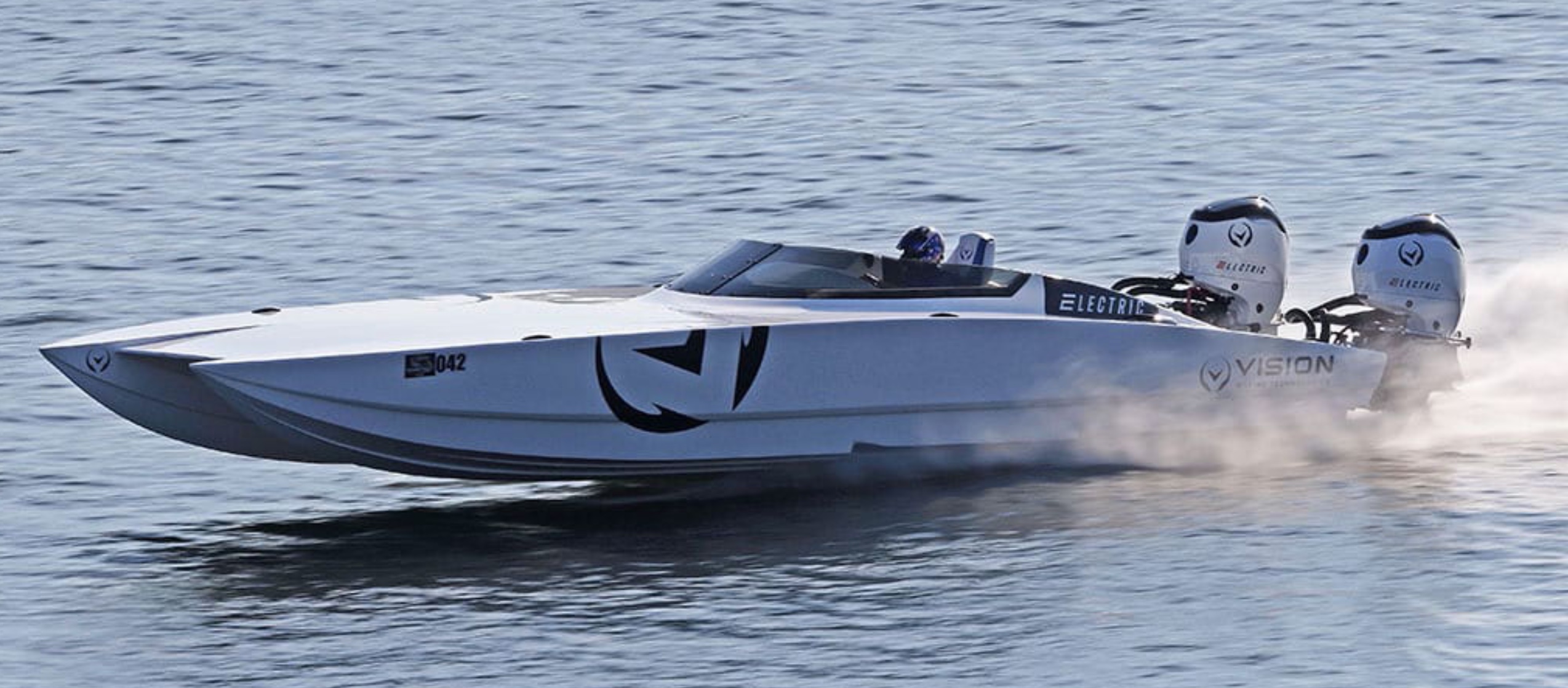 Electric boat breaks new speed record at 109 mph with Vision Marine's new outboard  motor