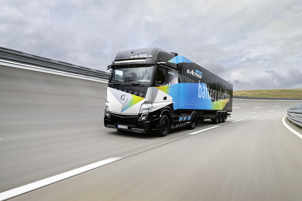 Mercedes-Benz Unveils Its Longest-range Electric Truck Yet: EActros ...